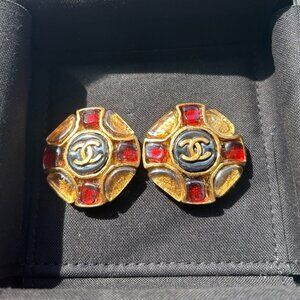 Chanel Vintage large clip earrings